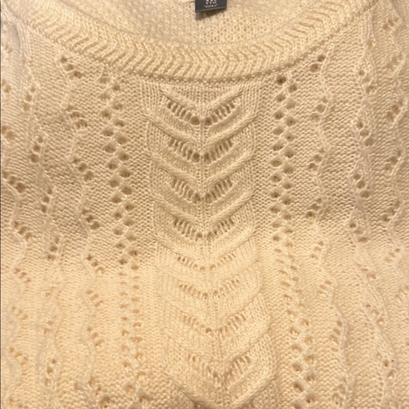 Cozy Cream Cable Knit Sweater Light weight - Picture 5 of 5